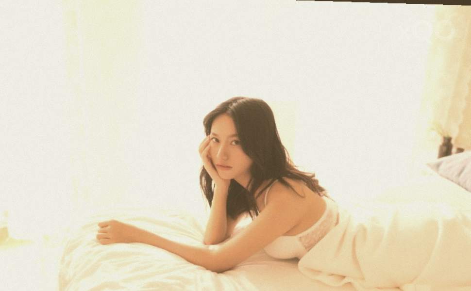 深圳福田女子苗伊娜私密视频流出：从女神到“小母狗”，楼道露出行为曝光