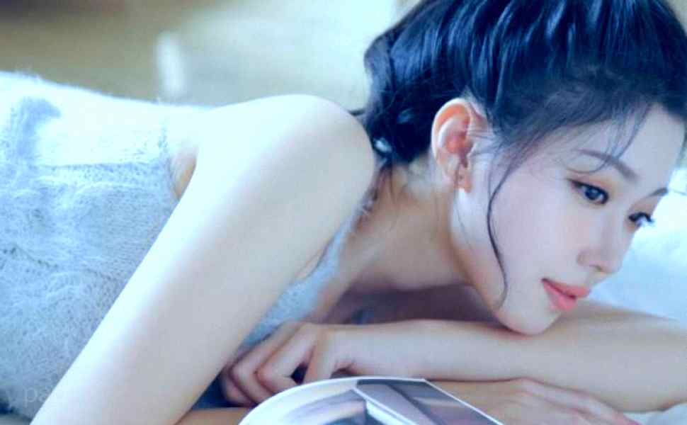 校花罗钰爽完美身形引发热议：舞蹈系训练日常曝光