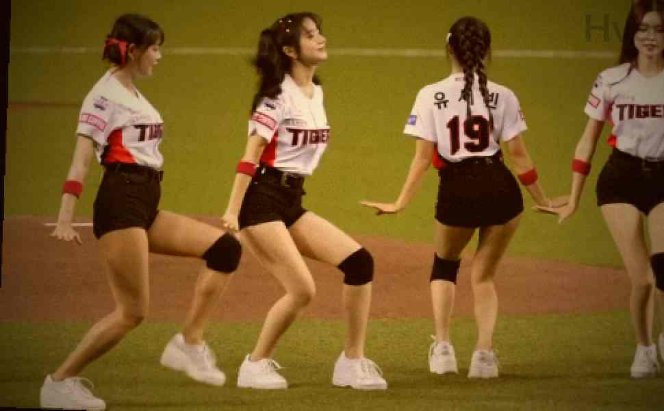 反差女王季雨：双马尾洛丽塔甜妹私下尺度爆炸，网友直呼滤镜碎一地现场图3