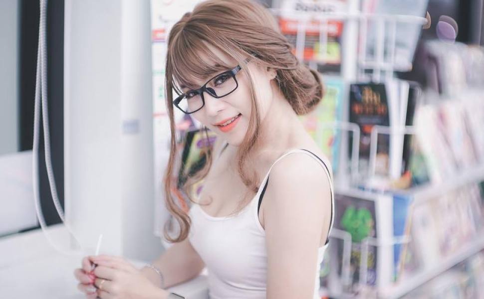 独家深度追踪：桥本玲奈定制拍摄事件背后的网络生态与女性自我展演剖析